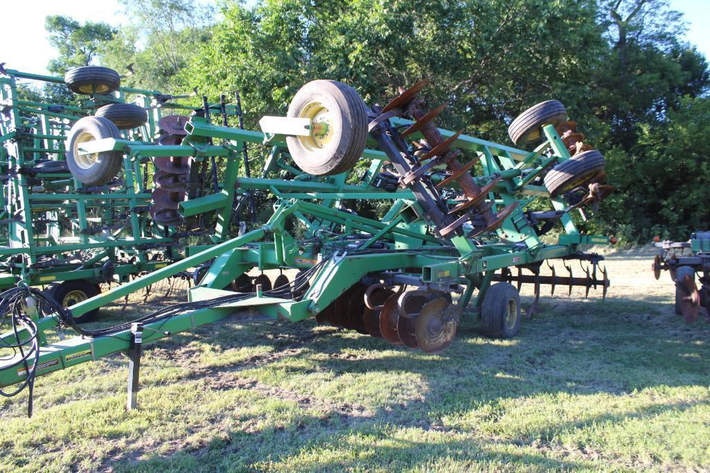 John Deere 512 Disk Ripper, (9) Shank, 11" Points, Shin Guards, (2) Front Gauge Wheels,