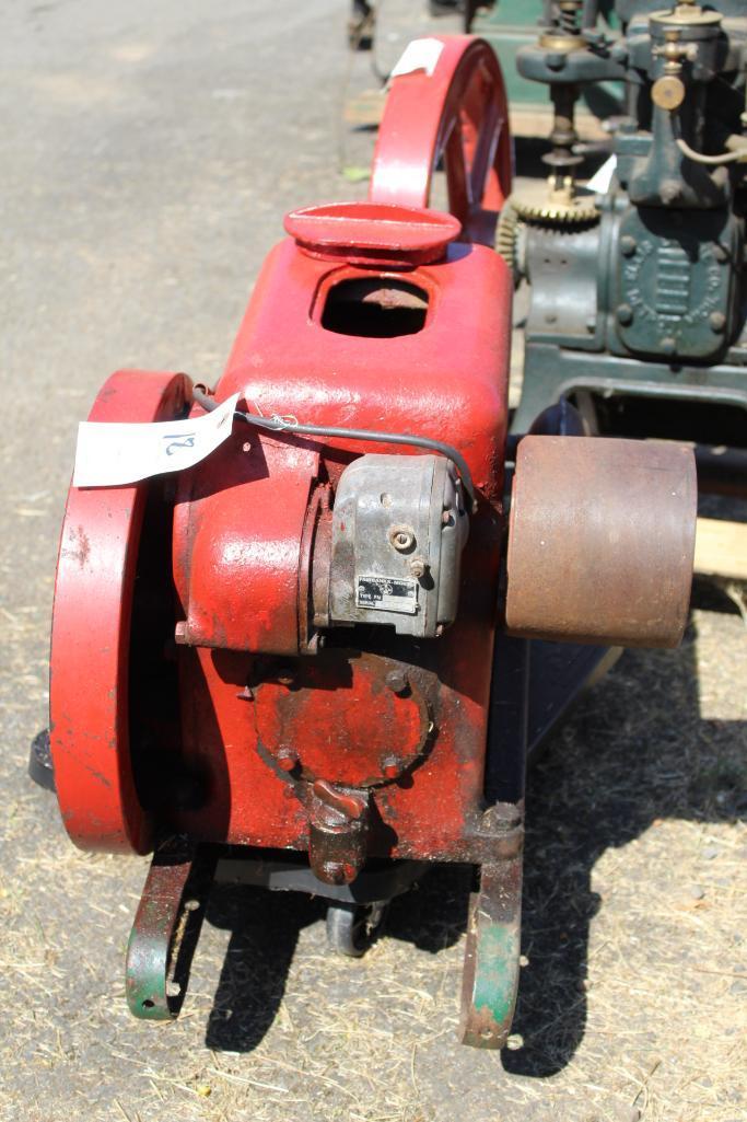 International LA 1.5-2HP Gas Engine with Fuel Tank