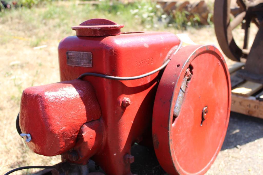 International LA 1.5-2HP Gas Engine with Fuel Tank