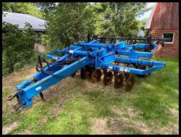 DMI 527 Disk Ripper, (5) Shank, set at 24" spacing, 7" Points, Cover boards, Fixed Rear Disk