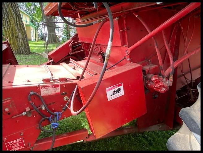 1981 IH 1440 Combine, 23.1-26 Tires, Chaff Spreader, 3 Blade Rotor, Shaft Monitor, Recent