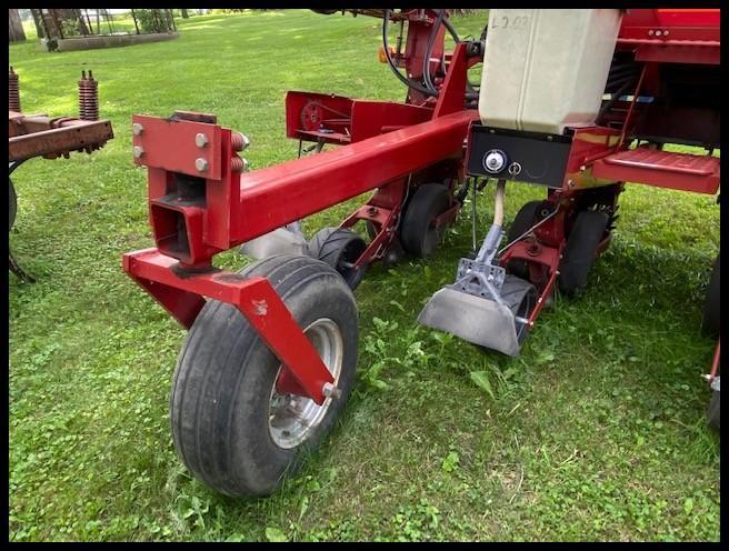 Case IH 955 12R30" Planter, Semi Int, Wing Fold, Lift Assist, Markers, Marker Switch