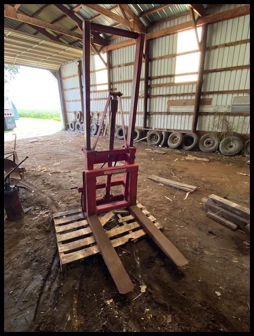 Westendorf 3Pt Hyd Forklift, 42" Fixed Forks