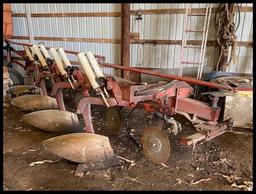 IH 720 Semi Int Plow, 4-18", AR, (4) Spring Coulters