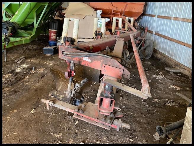 IH 720 Semi Int Plow, 4-18", AR, (4) Spring Coulters