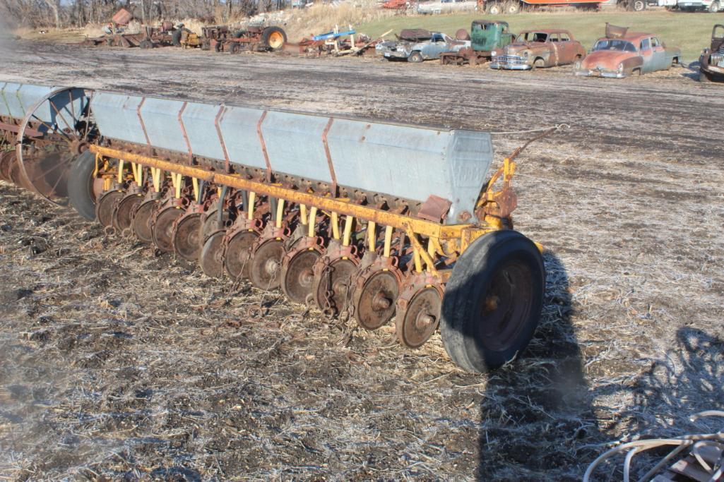 MINNEAPOLIS MOLINE 12' END WHEEL LOW RUBBER GRAIN DRILL, 6" SPACING, CLUTCH LIFT