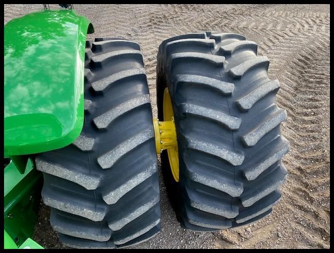 2013 JOHN DEERE 9410R 4WD TRACTOR, AUTO TRAC, 18/6 PS, PREMIUM CAB, LEATHER, DELUXE RADIO, GS3 7"