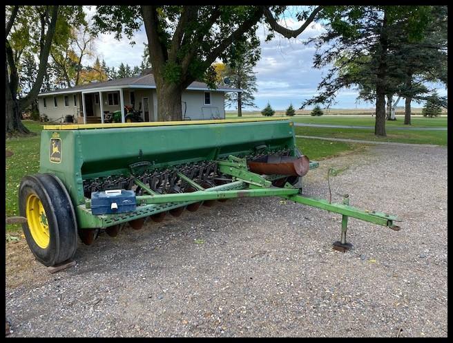 JOHN DEERE 8300 END WHEEL DRILL, 13' 6" SPACING, HYD CYLINDER, PRESS WHEELS,