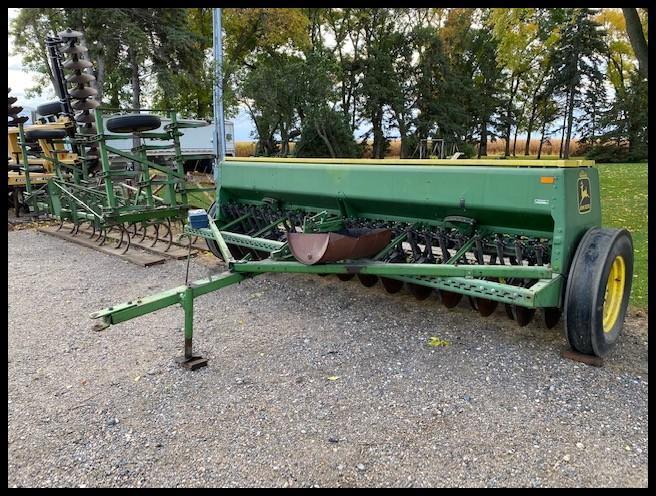 JOHN DEERE 8300 END WHEEL DRILL, 13' 6" SPACING, HYD CYLINDER, PRESS WHEELS,