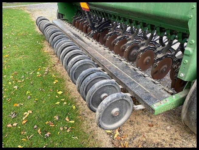 JOHN DEERE 8300 END WHEEL DRILL, 13' 6" SPACING, HYD CYLINDER, PRESS WHEELS,