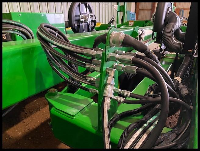 2011 JOHN DEERE DB 44 24R22" MAX EMERGE XP PLANTER, MARKERS, (4) 31X13.50-15 TRANSPORT TIRES,