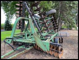 JOHN DEERE 230 DISK, 25.5' SPRIN SCRAPERS, REAR BLADES @19.5", FRONT BLADES @ 21.25"