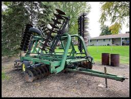 JOHN DEERE 230 DISK, 25.5' SPRIN SCRAPERS, REAR BLADES @19.5", FRONT BLADES @ 21.25"