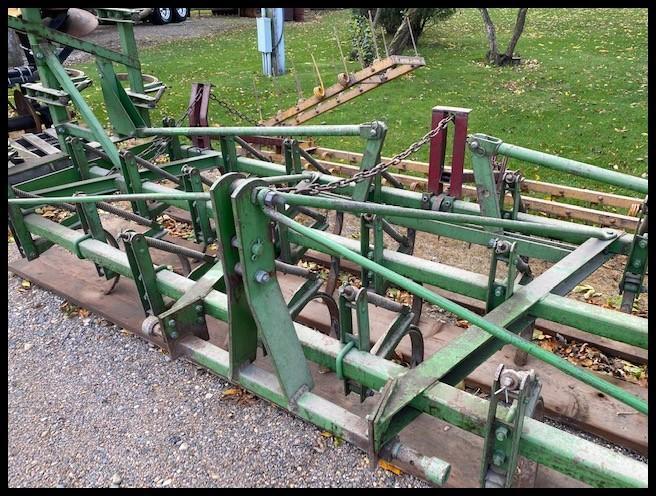 JOHN DEERE C11 19' MOUNTED FIELD CULTIVATOR, GUAGE WHEELS ON WINGS, 2 BAR HARROW, 2" POINTS