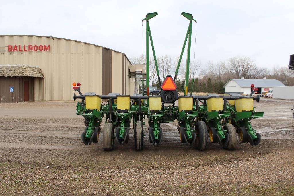 John Deere 7200 12R30" Front Fold Planter, MaxEmerge 2