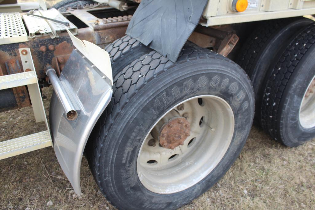 ***1989 Freightliner FLD120 Day Cab Semi Tractor, 3406 CAT @ 425HP, Mechanical, 15 Speed E- F