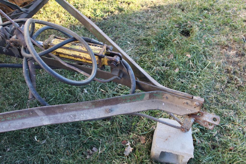 10' VAN BRUNT GRAIN DRILL, GRASS SEEDER, LOW RUBBER, HYD LIFT, HYD CYLINDER, 6" SPACING