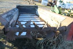 MEYER SINGLE AXLE MANURE SPREADER, SINGLE BEATER, POLY ON FLOOR, WOOD SIDES