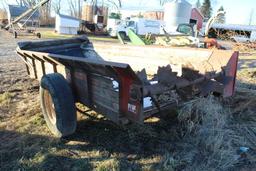 MEYER SINGLE AXLE MANURE SPREADER, SINGLE BEATER, POLY ON FLOOR, WOOD SIDES