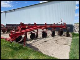 IH 720 5-18" Plow, Toggle Trip, (5) Coulters, Semi Mount