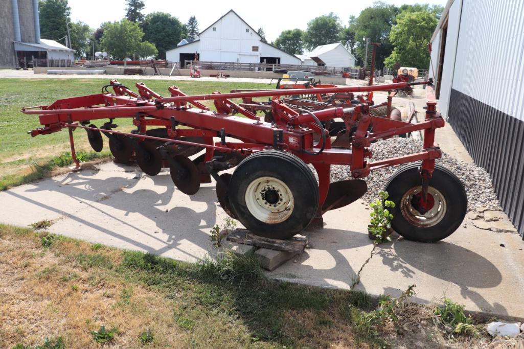 IH 720 5-18" Plow, Toggle Trip, (5) Coulters, Semi Mount