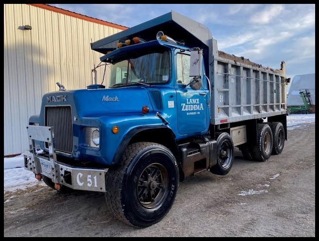 *** 1986 Mack R Series Dump Truck, Mack Engine, Maxitorque 7 Speed, 15' Steel Box, Cab Guard, Liner