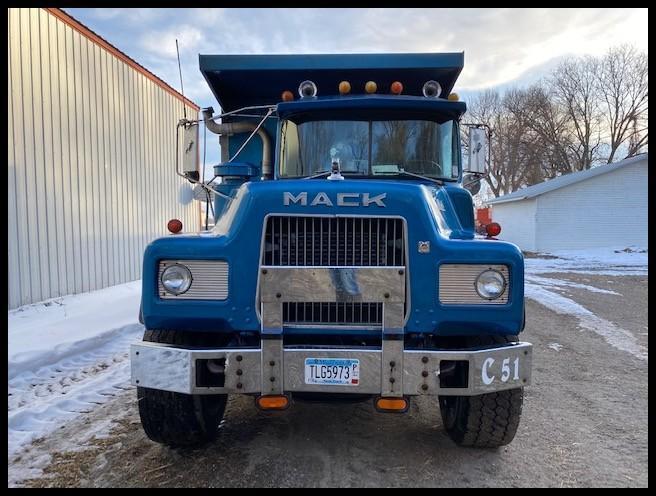 *** 1986 Mack R Series Dump Truck, Mack Engine, Maxitorque 7 Speed, 15' Steel Box, Cab Guard, Liner