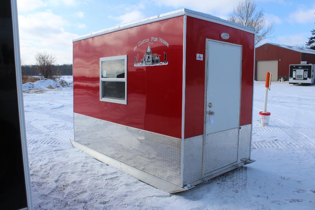 5.5' X 10' ICE CASTLE LITTLE SKIDDER FISH HOUSE, ALUMINUM FRAME,