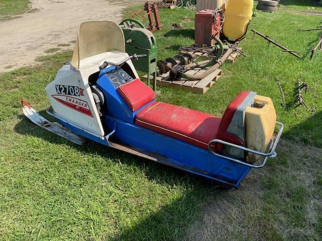 POLARIS CHARGER SNOWMOBILE, ENGINE STUCK, NO PAPER WORK