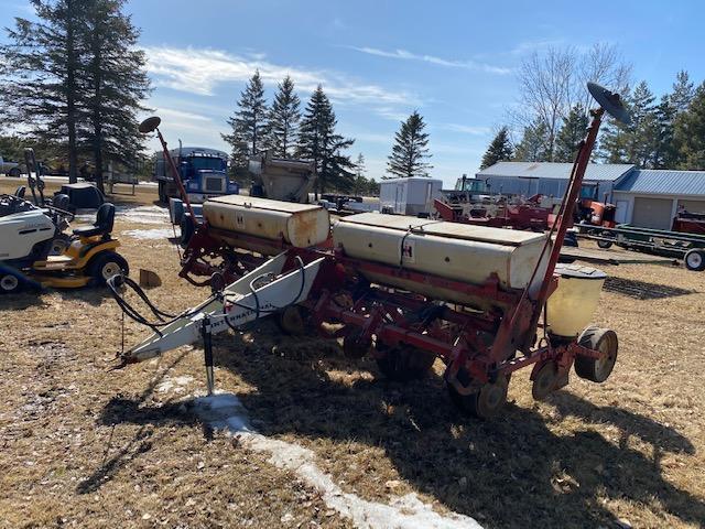 IH 6R30" PLANTER, CORN PLATES, DRY FERT, NEW JACK, NO CYLINDER, NEEDS WORK