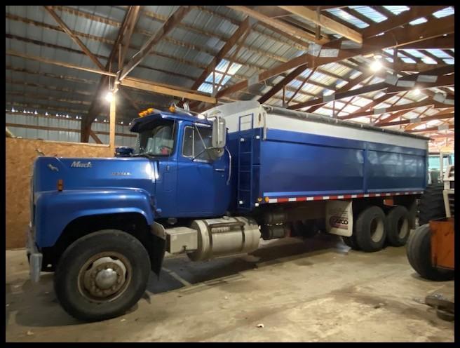 *** 1978 MACK RS600L GRAIN TRUCK, TANDEM AXLE, MACK 350 ENGINE, 5&4 2 STICK TRANS,