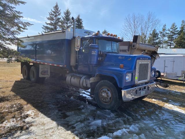 *** 1978 MACK RS600L GRAIN TRUCK, TANDEM AXLE, MACK 350 ENGINE, 5&4 2 STICK TRANS,