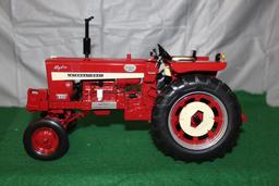 1/16 INTERNATIONAL 544 HYDRO; WIDE FRONT; 2012 NORTH IOWA FARM TOY SHOW; BOX HAS WEAR