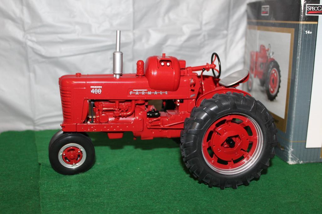 1/16 FARMALL 400 LP NARROW FRONT HIGHLY DETAILED; BOX HAS WEAR