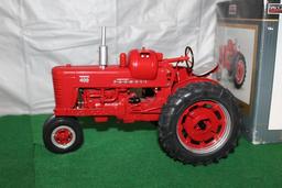 1/16 FARMALL 400 LP NARROW FRONT HIGHLY DETAILED; BOX HAS WEAR