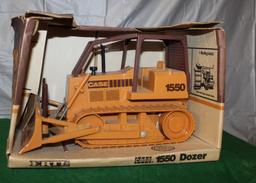 CASE 1550 DOZER W/BLADE; RUBBER TRACKS; COULD USE CLEANING; BOX HAS BEEN CRUSHED