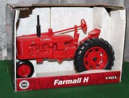 1/16 FARMALL H, 1988 CASE CORPORATION, BOX HAS LIGHT WEAR