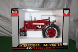 1/16 FARMALL 450, NF, GAS, BOX HAS LIGHT WEAR