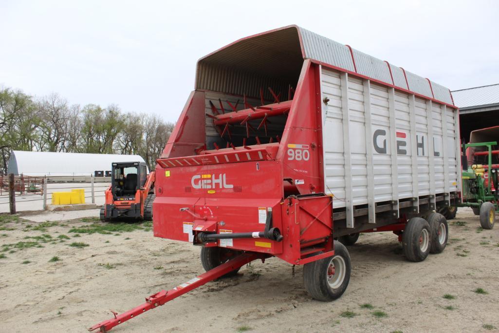 GEHL 980 VARI-SWEEP SILAGE BOX, LEFT HAND DISCHARGE, EXT HOPPER UNLOAD, LIGHT PACKAGE, 540 PTO,