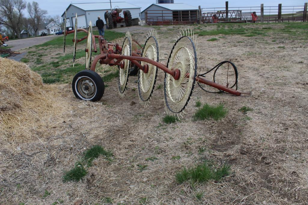 VICON 6 WHEEL HAY RAKE ON TRANSPORT, NEW WHEELS WITH SILENCERS, (2) EXTRA WHEELS