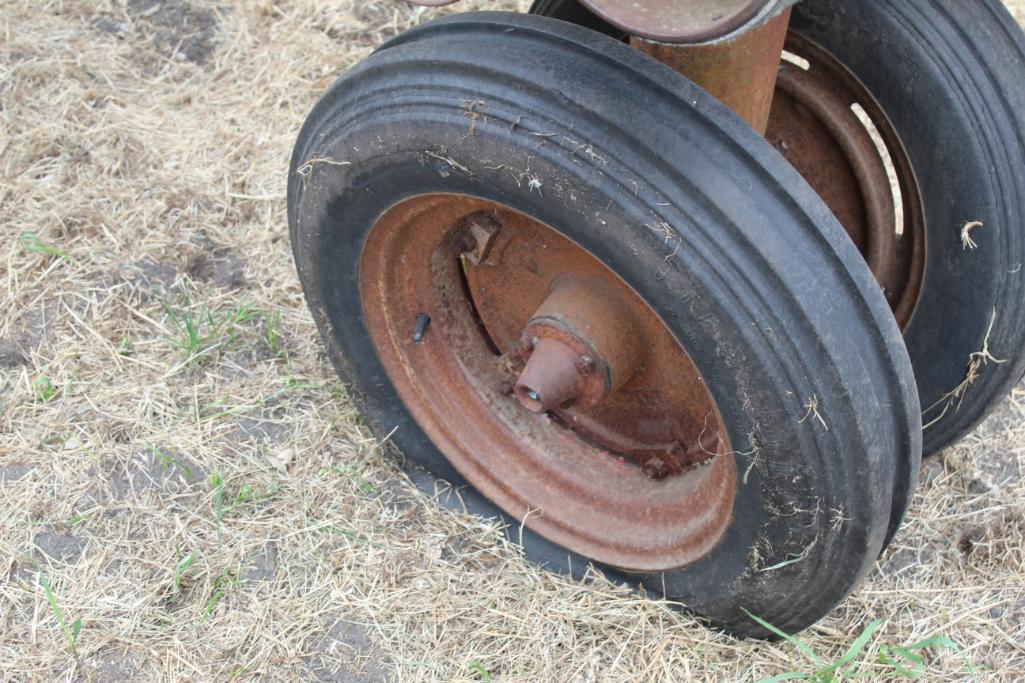 MINNEAPOLIS MOLINE Z, GAS, NF, SINGLE HYD, PTO, PULLEY, 12.4-38'S, SOLD WITH BUZZ SAW, RUNS