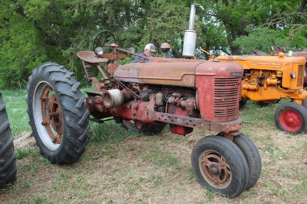 FARMALL H, GAS, NF, PTO, REAR WHEEL WEIGHTS, 13.6-38'S, S/N# 268045, RUNS