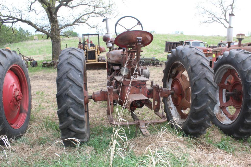 FARMALL H, GAS, NF, PTO, REAR WHEEL WEIGHTS, 13.6-38'S, S/N# 268045, RUNS