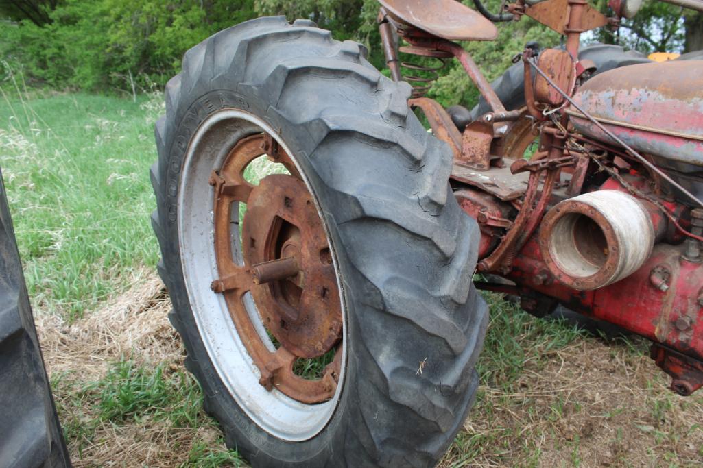 FARMALL H, GAS, NF, PTO, REAR WHEEL WEIGHTS, 13.6-38'S, S/N# 268045, RUNS