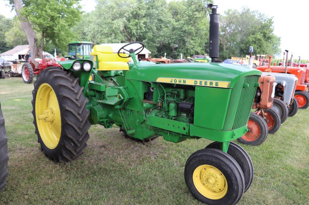 John Deere 2010, NF, Roll-o-Matic, Fenders, Like New 13.9-36 Tires, PTO, 3463 Hrs Showing,