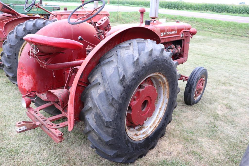 McCormick W4 Standard, 14.9-26, Rear Wheel Weights, Pto, Fenders, Lights, Sn WBH33118