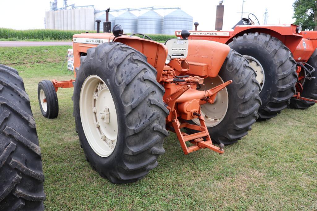 Allis Chalmers D19, Gas, 18.4-34, Pto, 1 Hyd, Fenders, Repainted, WF