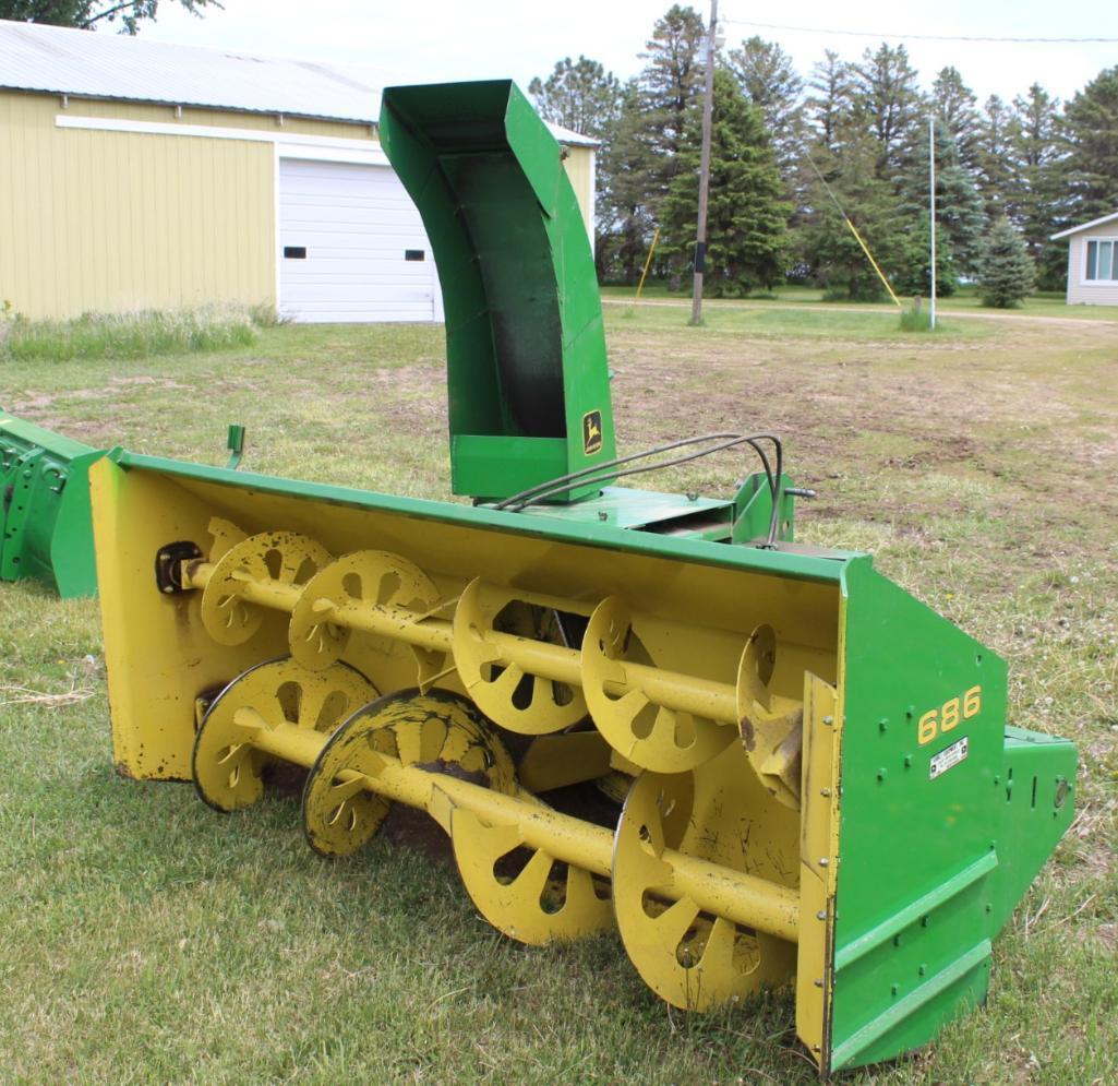 JOHN DEERE 686 93" 3PT DOUBLE AUGER SNOWBLOWER, HYD SPOUT, 540 PTO, S/N# W00686X001044