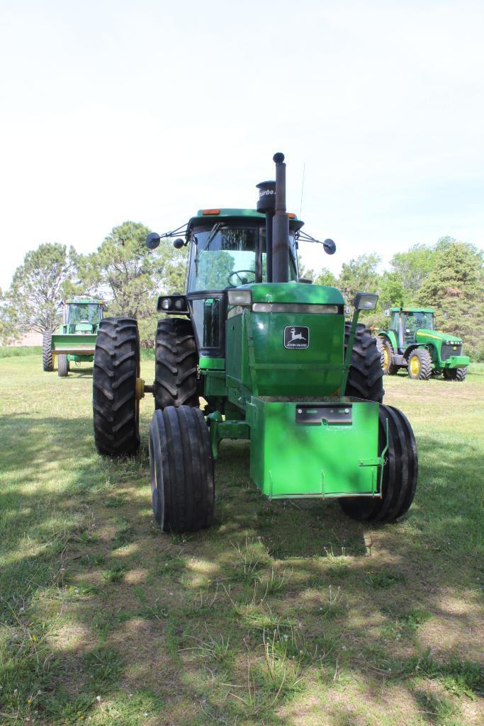 1988 JOHN DEERE 4650 2WD TRACTOR, POWERSHIFT, 3SCV, POWER BEYOND, SMALL 1000 PTO, ROCK BOX,