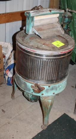 DEXTER ANTIQUE RINGER WASHING MACHINE